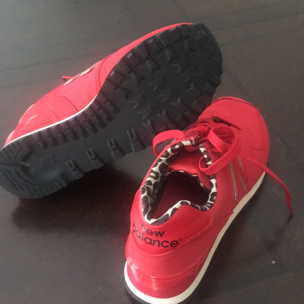 Athletic shoes